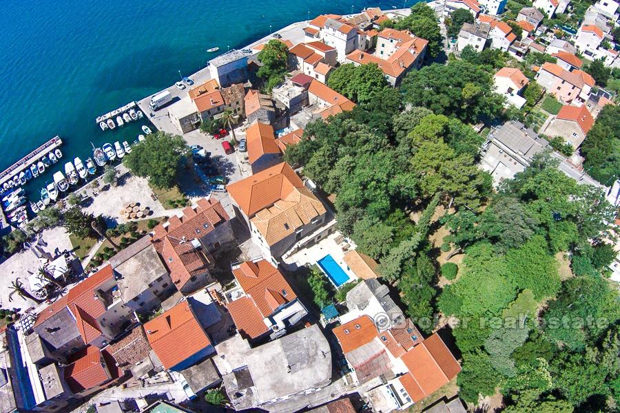 Kastela - Superb stone villa with swimming pool