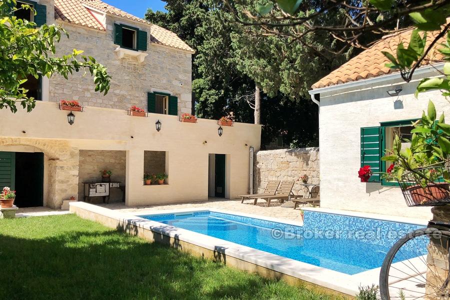 Kastela - Superb stone villa with swimming pool
