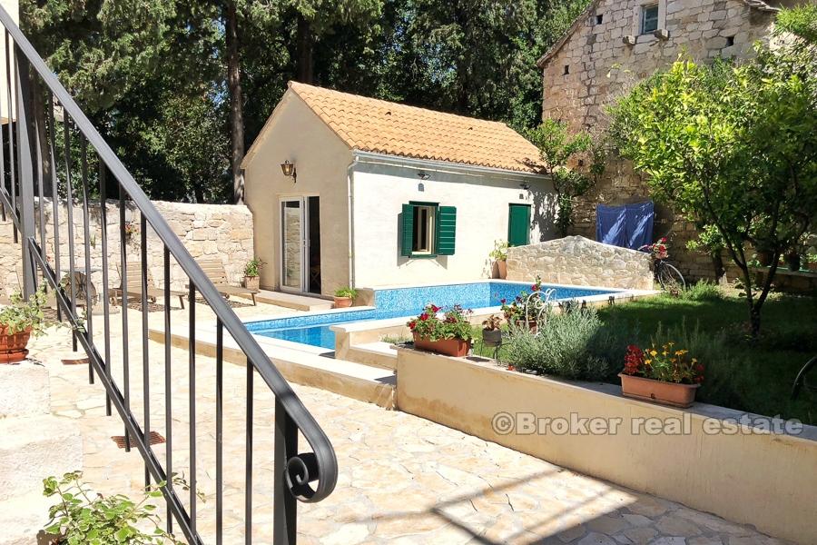 Kastela - Superb stone villa with swimming pool