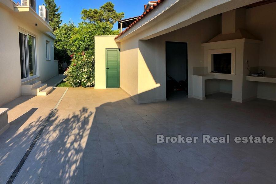 Île de Brac - Villa moderne au premier rang de la mer