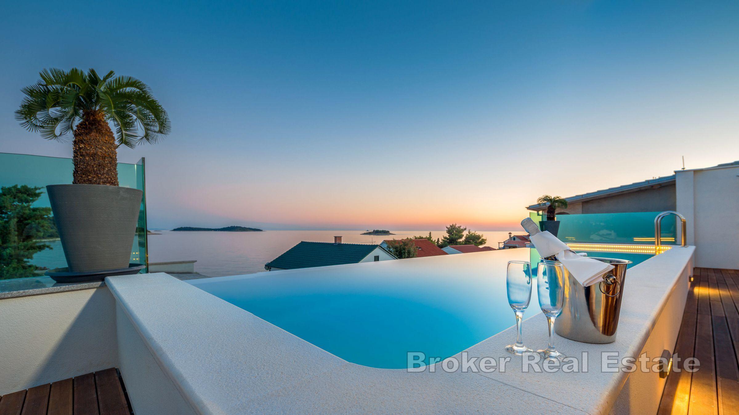 Rogoznica - Luxusná vila na 2. rade od mora