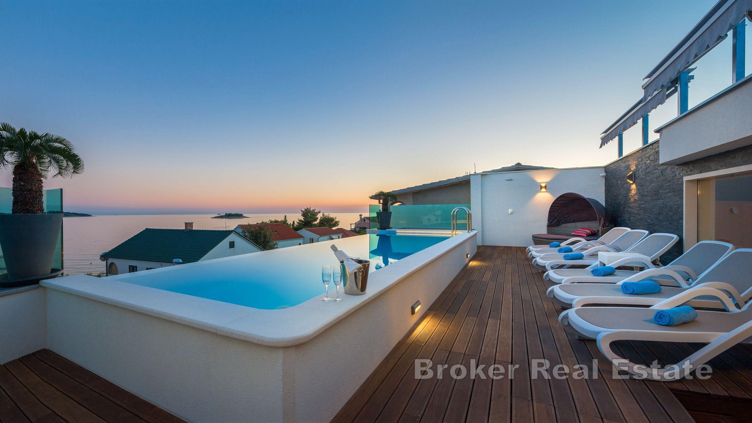 Rogoznica - Luxusná vila na 2. rade od mora