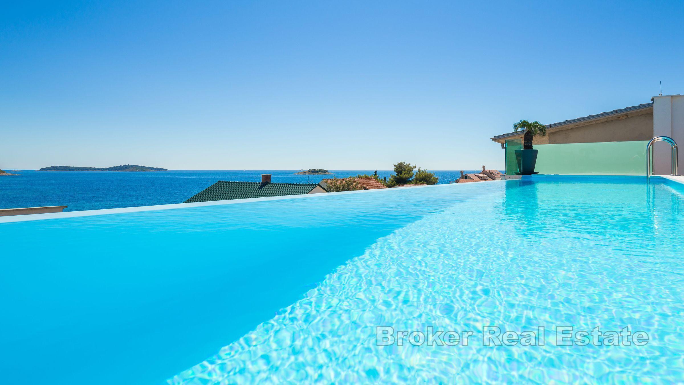 Rogoznica - Luxusná vila na 2. rade od mora