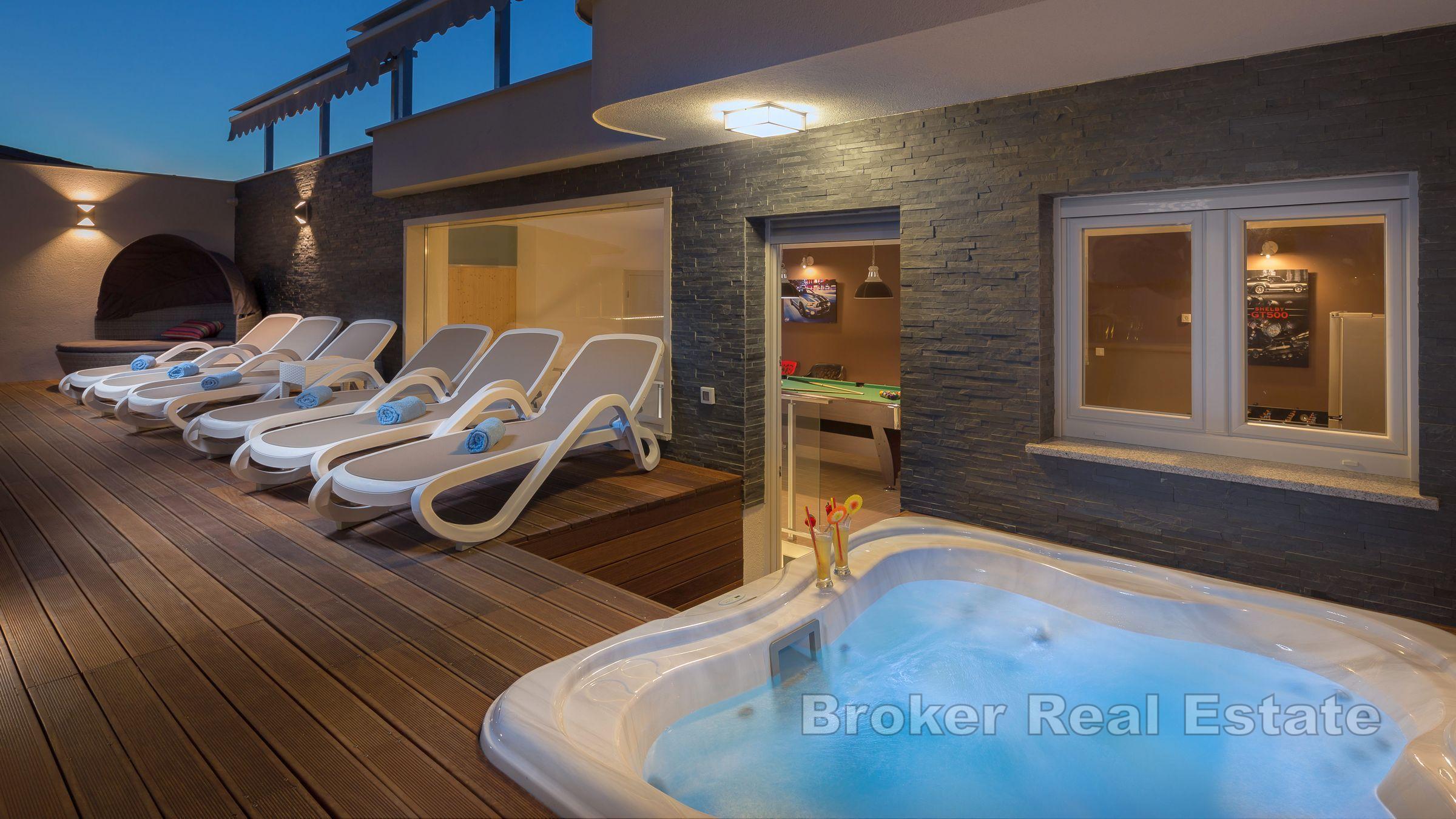 Rogoznica - Luxusná vila na 2. rade od mora