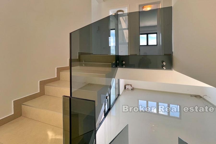 Rogoznica, piękna, nowoczesna willa zbudowana w wyjątkowej pozycji