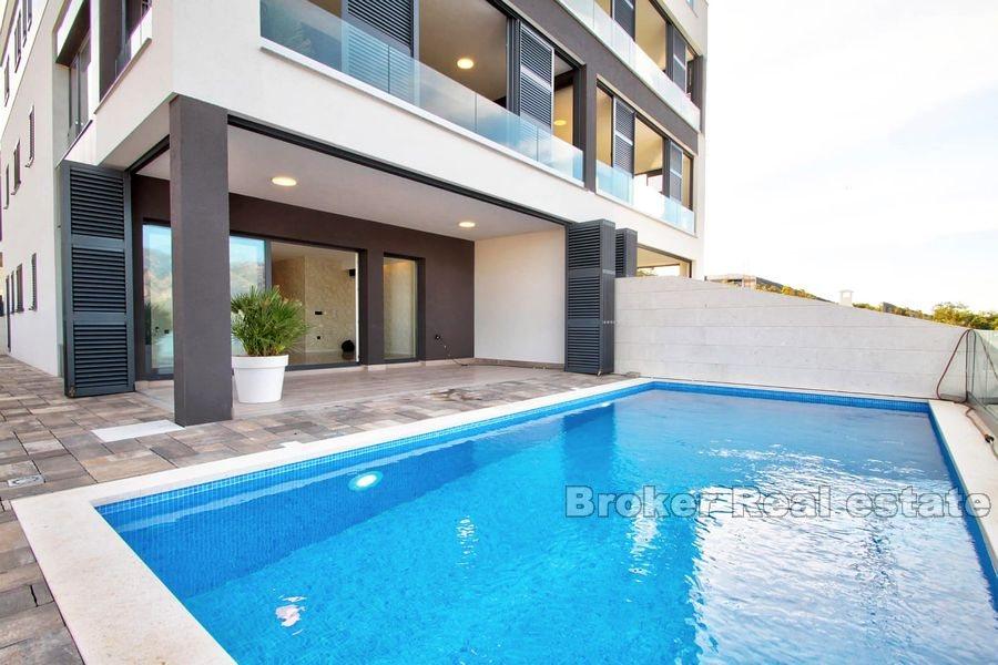 Near Zadar, ground floor apartment with private pool and garden