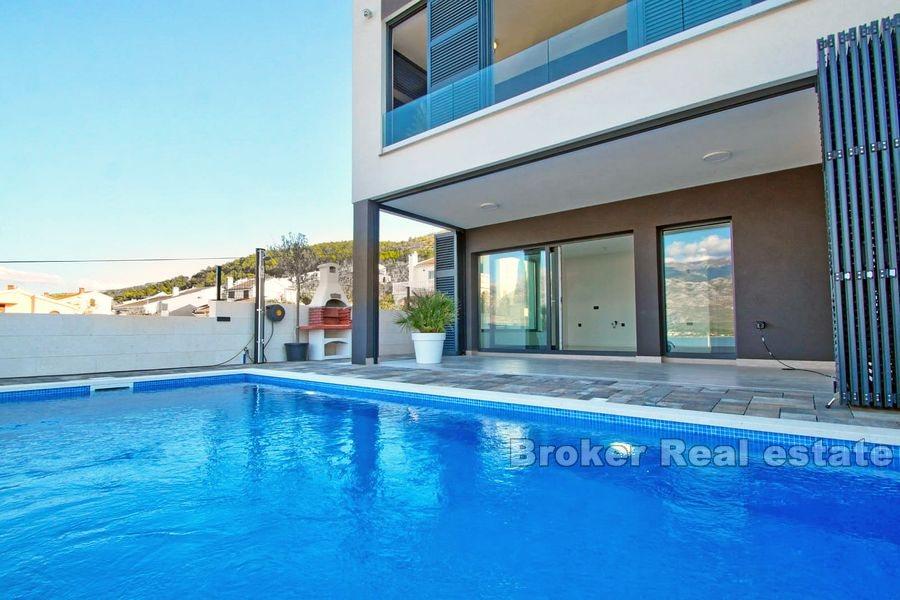 Near Zadar, ground floor apartment with private pool and garden