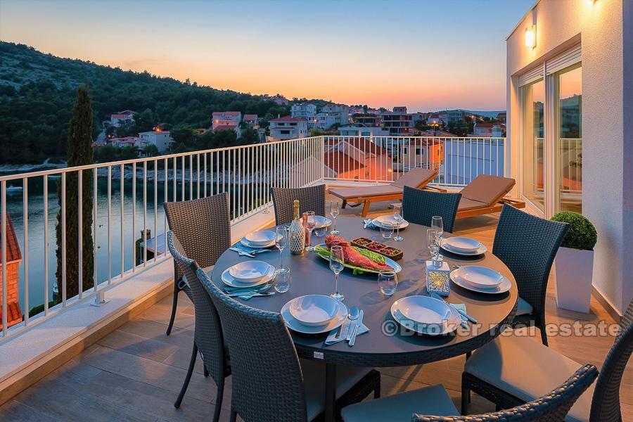 Near Rogoznica, attractive, modern villa with swimming pool