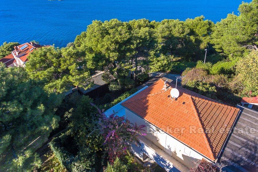 Otok Čiovo, lijepa kuća uz more