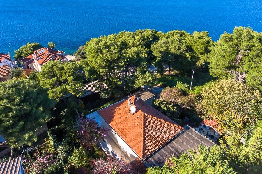 Island of Ciovo, nice house near the sea