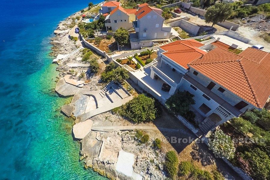 Rogoznica, villa dans la première rangée de la mer