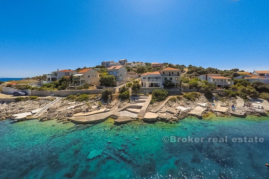 Rogoznica, villa dans la première rangée de la mer