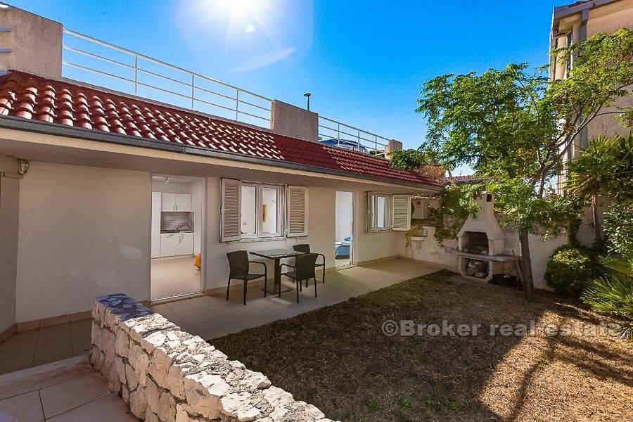 Rogoznica, villa dans la première rangée de la mer