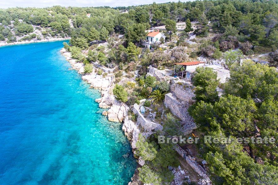 Island of Brac, house in the first row to the sea, an exceptional location