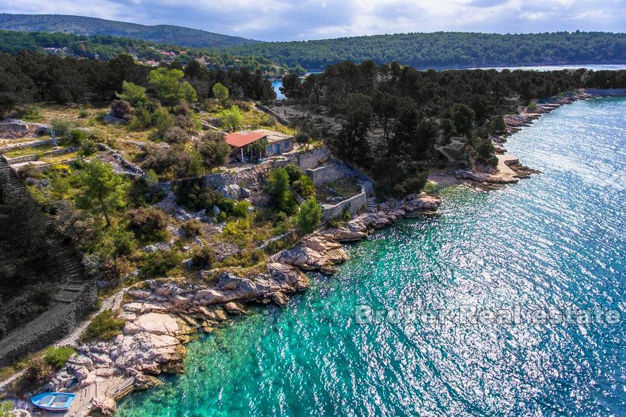 Island of Brac, house in the first row to the sea, an exceptional location