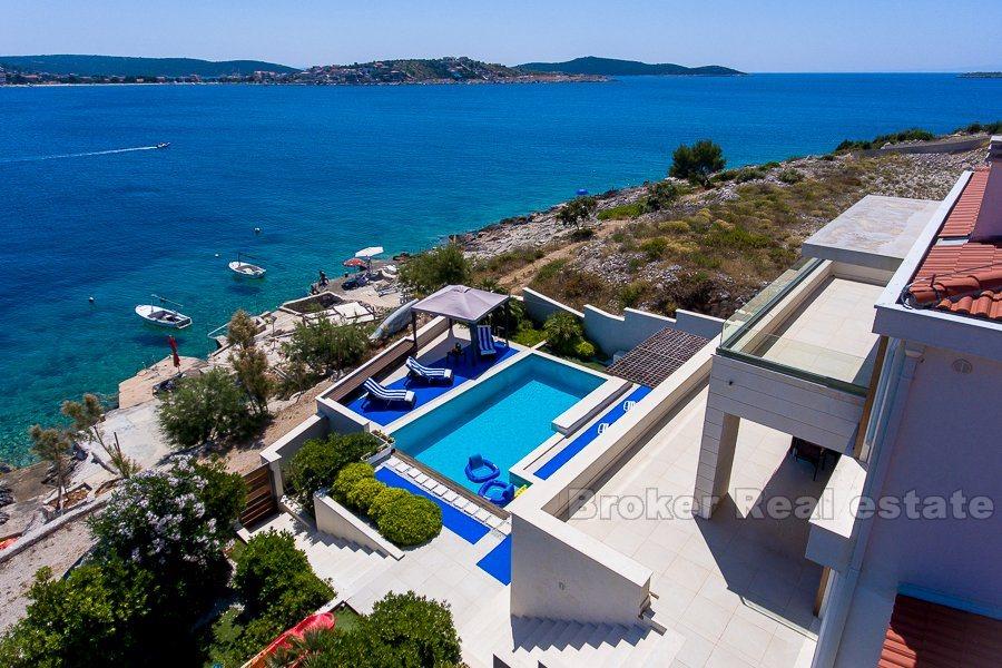 Rogoznica, krásná vila u moře s bazénem
