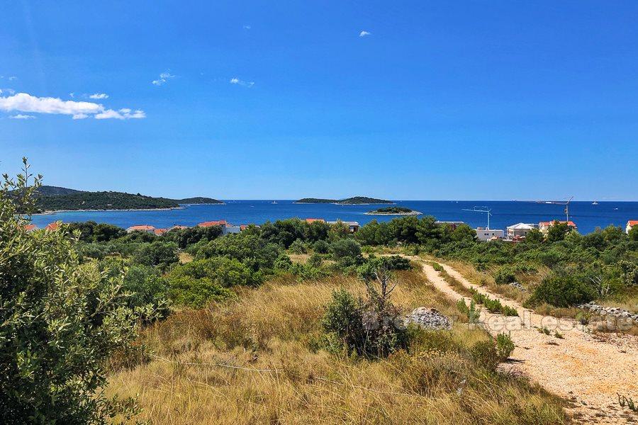 Rogoznica, terrain à bâtir avec vue dégagée sur la mer