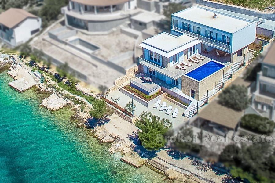 Rogoznica, villa de construction récente en bord de mer