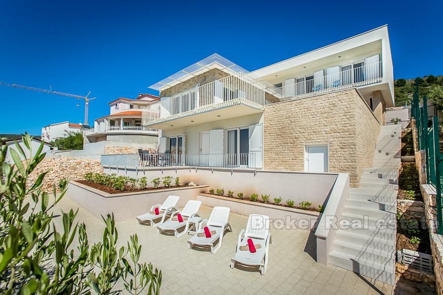 Rogoznica, villa de construction récente en bord de mer