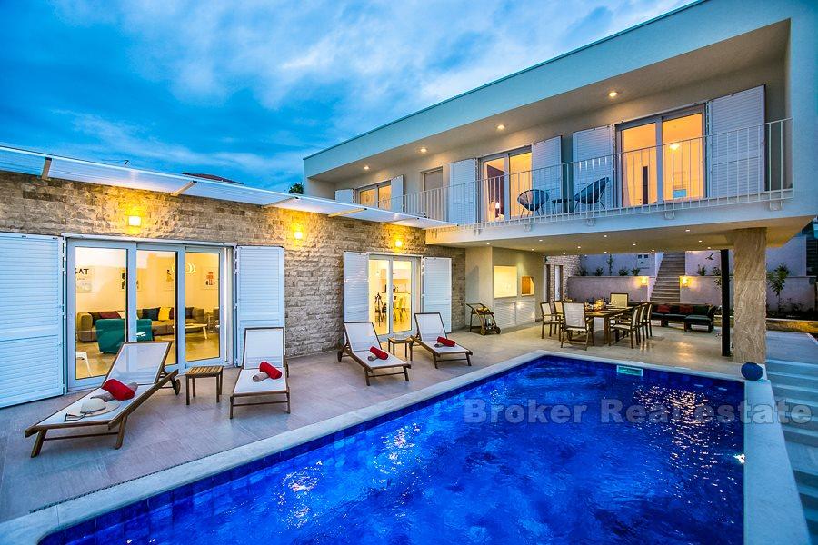 Rogoznica, villa de construction récente en bord de mer