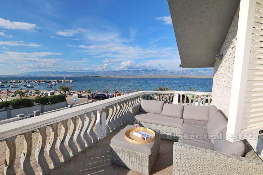 Isola di Vir, casa in prima fila al mare