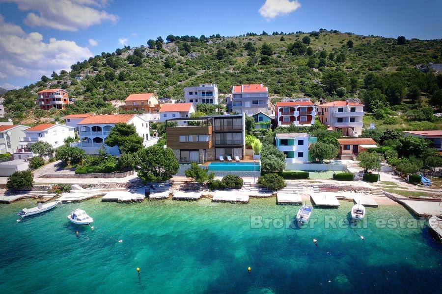 nær Rogoznica, moderne luksus villa