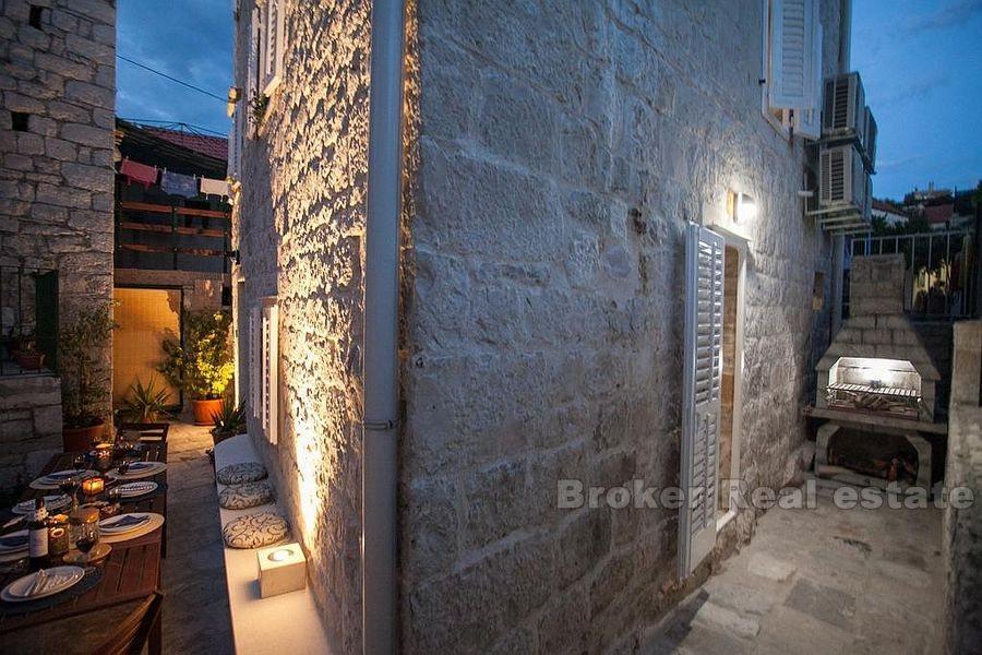 Trogir, vieille maison en pierre rénovée, opportunité touristique
