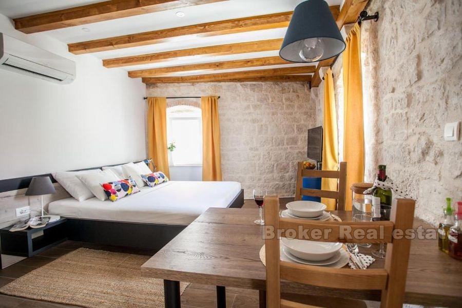 Trogir, vieille maison en pierre rénovée, opportunité touristique