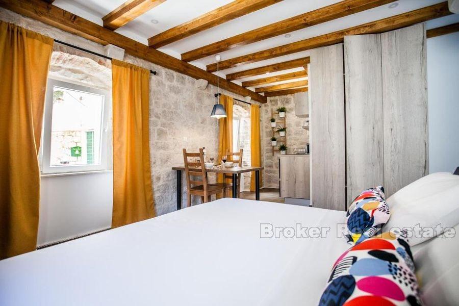 Trogir, renovert gammelt steinhus, turistmulighet