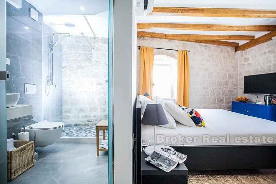 Trogir, vieille maison en pierre rénovée, opportunité touristique