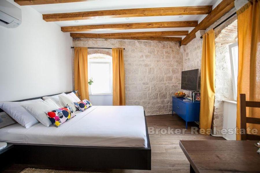 Trogir, vieille maison en pierre rénovée, opportunité touristique