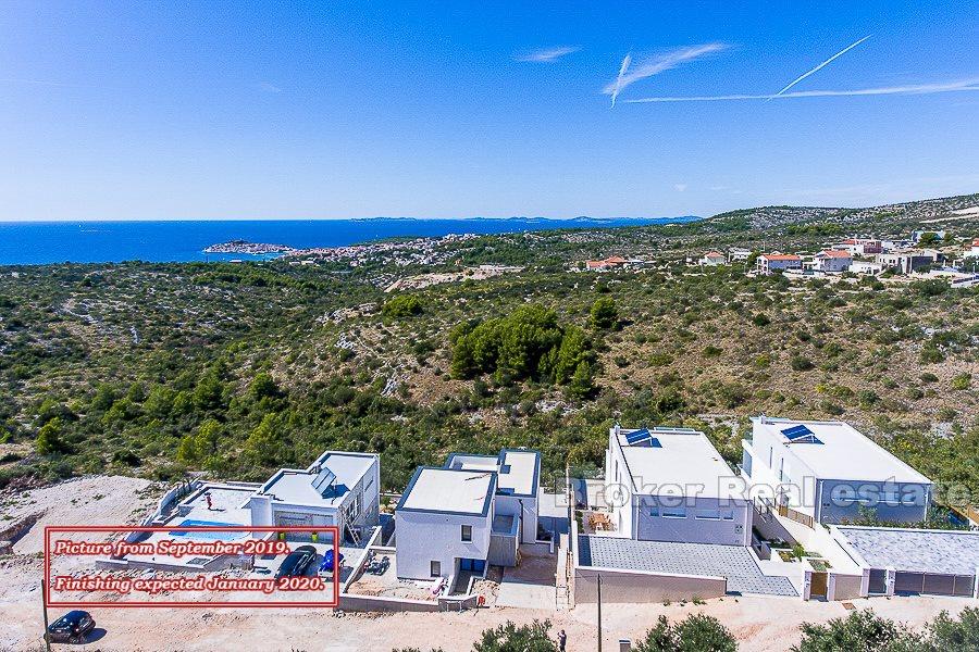 Primosten, helt ny, modern villa med pool