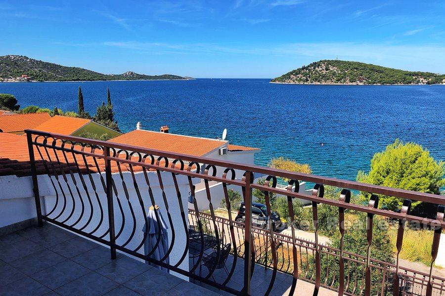 Rogoznica, bliźniak z pięknym widokiem, 25 metrów od plaży