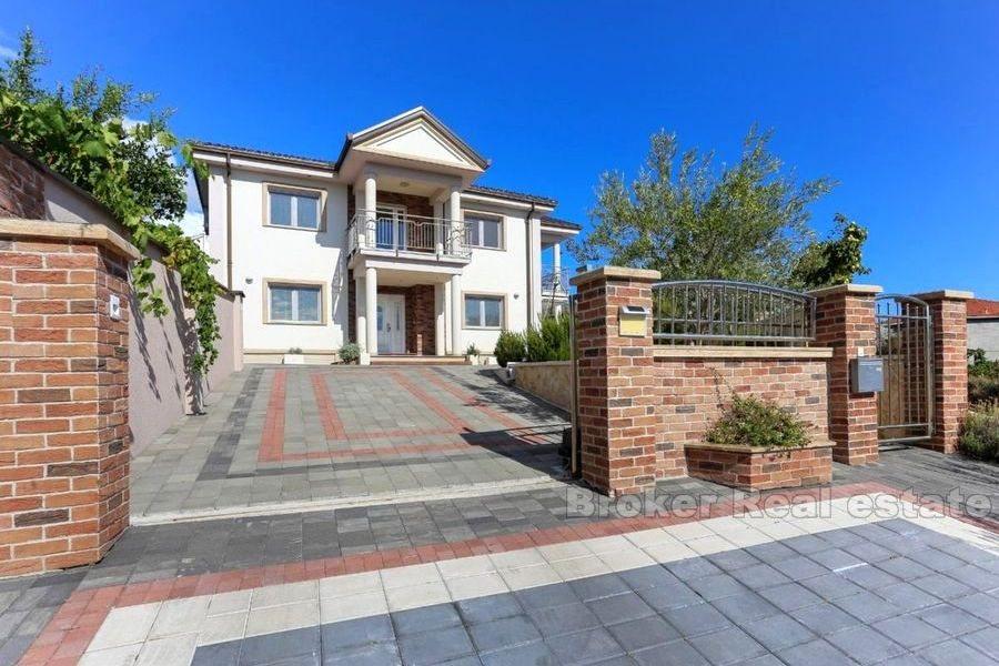 Marina, Familienvilla mit Schwimmbad