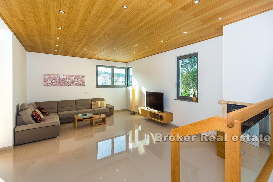 Rogoznica, nově postavená, moderní vila s bazénem