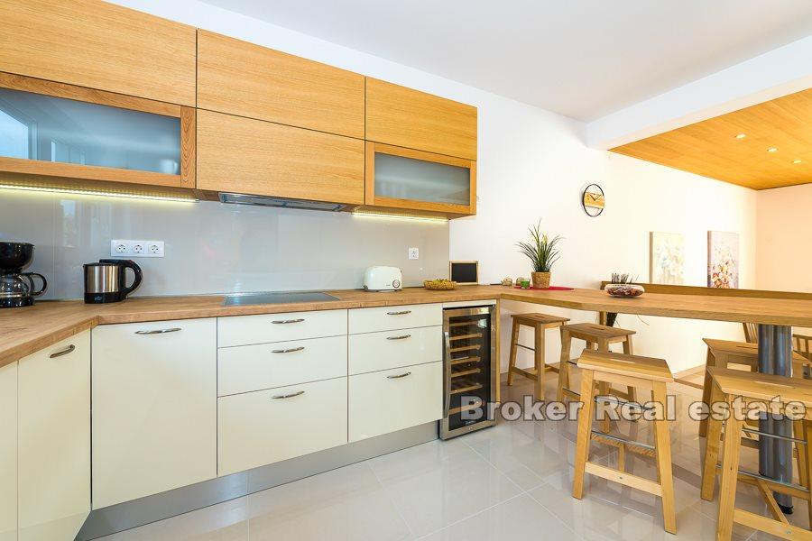 Rogoznica, nově postavená, moderní vila s bazénem