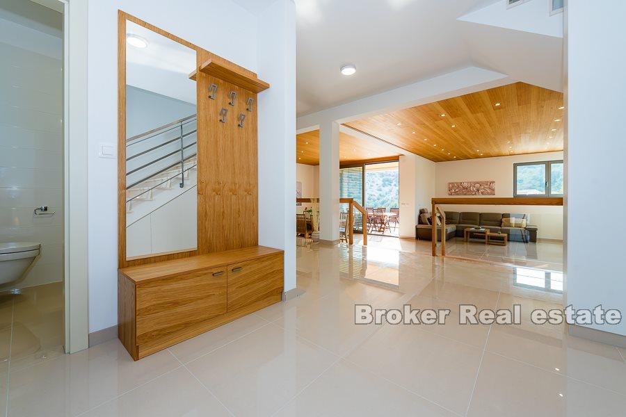 Rogoznica, nybyggd, modern villa med pool