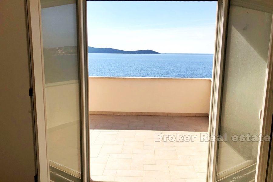 Rogoznica, świetna lokalizacja, dom pierwszym rzędzie do morza