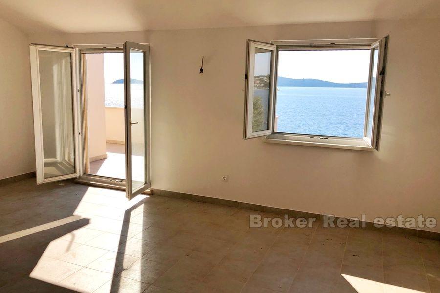 Rogoznica, świetna lokalizacja, dom pierwszym rzędzie do morza