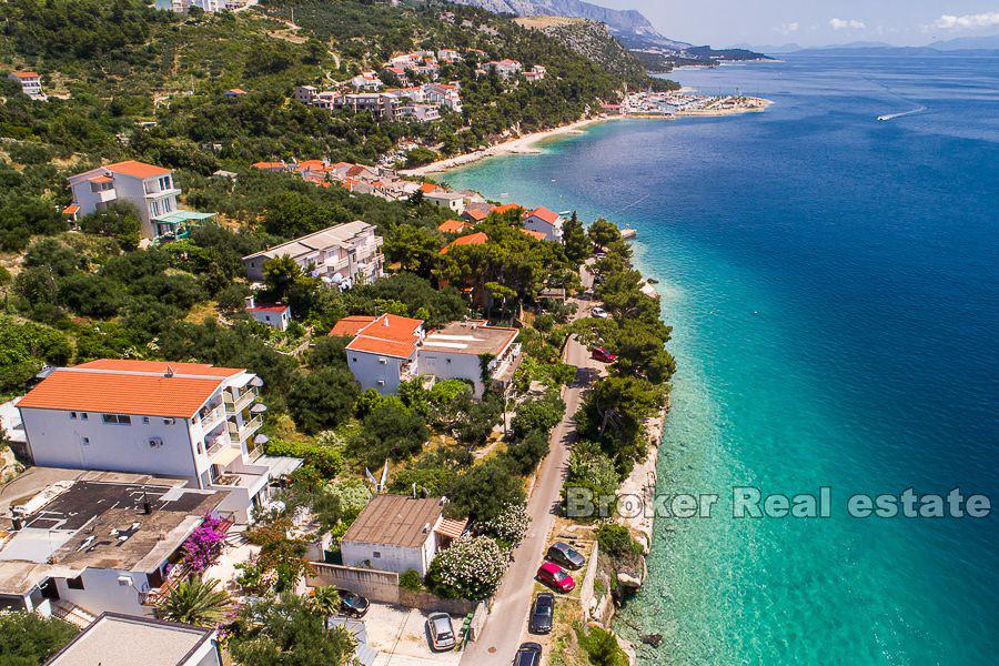 Makarska, schönes Doppelhaus mit 5 Wohnungen