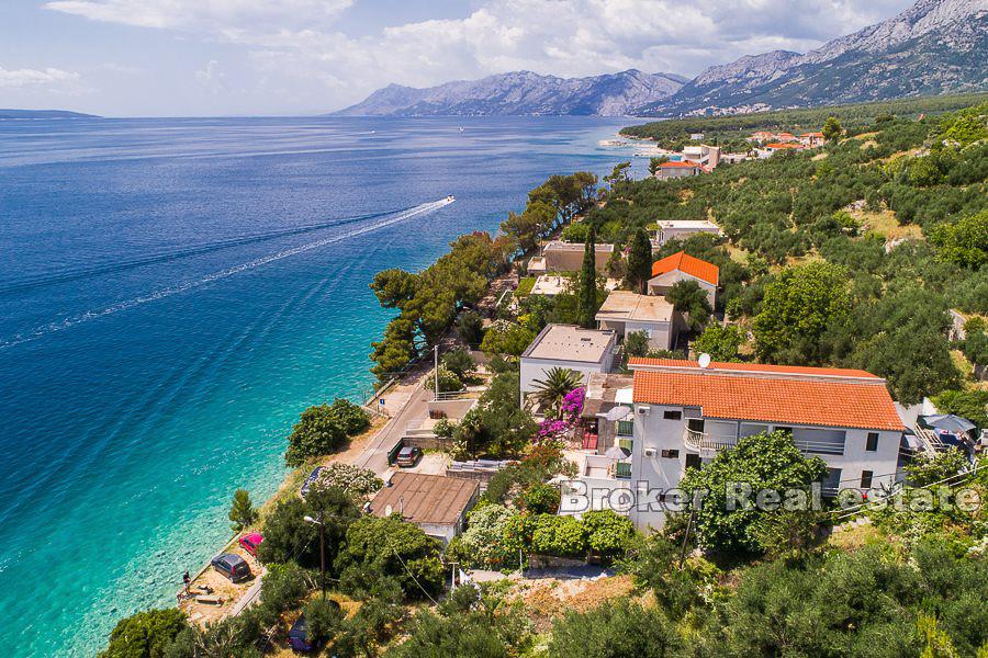 Makarska, schönes Doppelhaus mit 5 Wohnungen