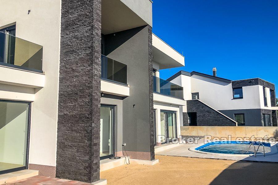 Šibenik, moderní vila s bazénem a výhledem na moře
