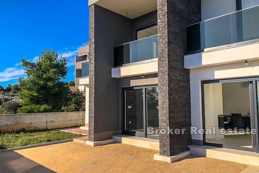 Šibenik, moderní vila s bazénem a výhledem na moře