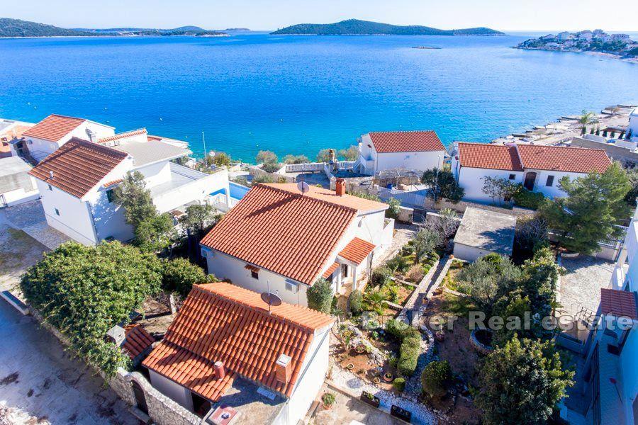 Rogoznica, vackert hus bara 30 meter från havet