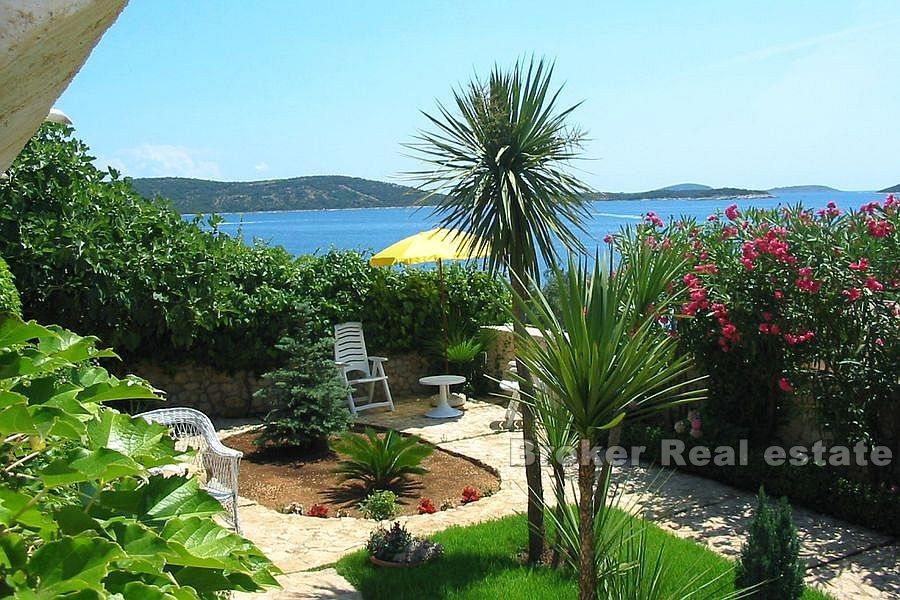 Rogoznica, krásny dom len 30 metrov od mora