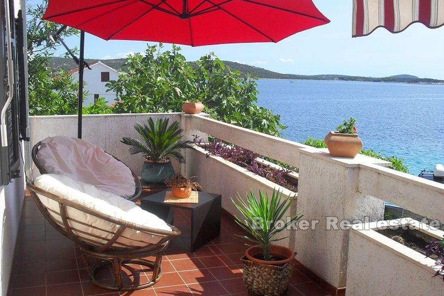 Rogoznica, krásny dom len 30 metrov od mora