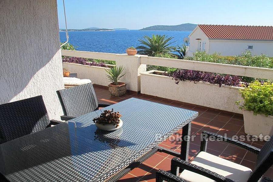 Rogoznica, krásny dom len 30 metrov od mora