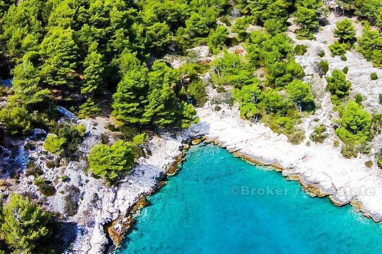 południowa strona wyspy Brac, działka budowlana w pierwszym rzędzie do morza