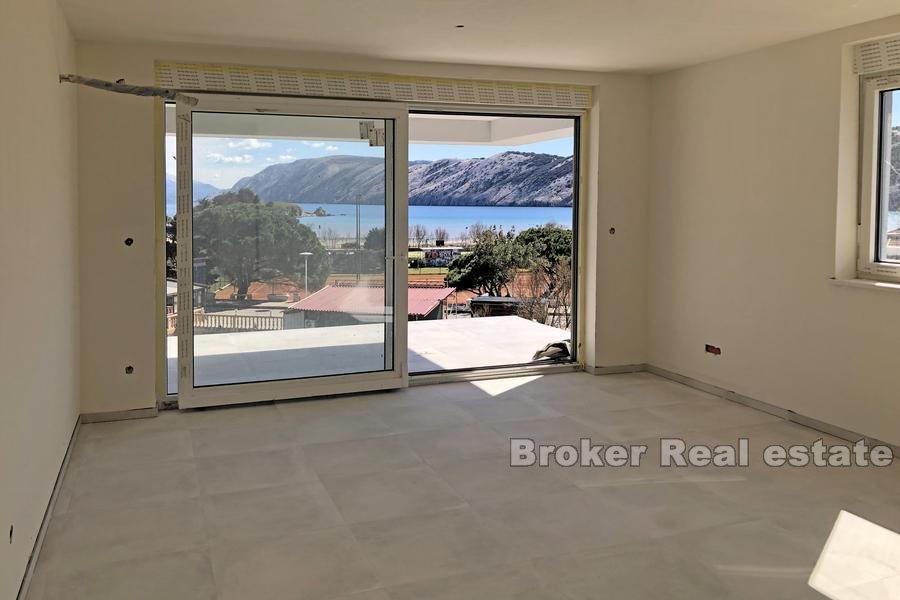 Wyspa Rab, apartamenty z dwiema sypialniami w nowym budynku z widokiem na morze