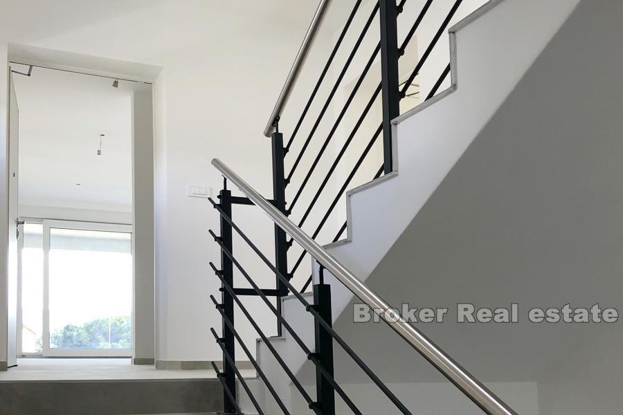 Wyspa Rab, apartamenty z dwiema sypialniami w nowym budynku z widokiem na morze